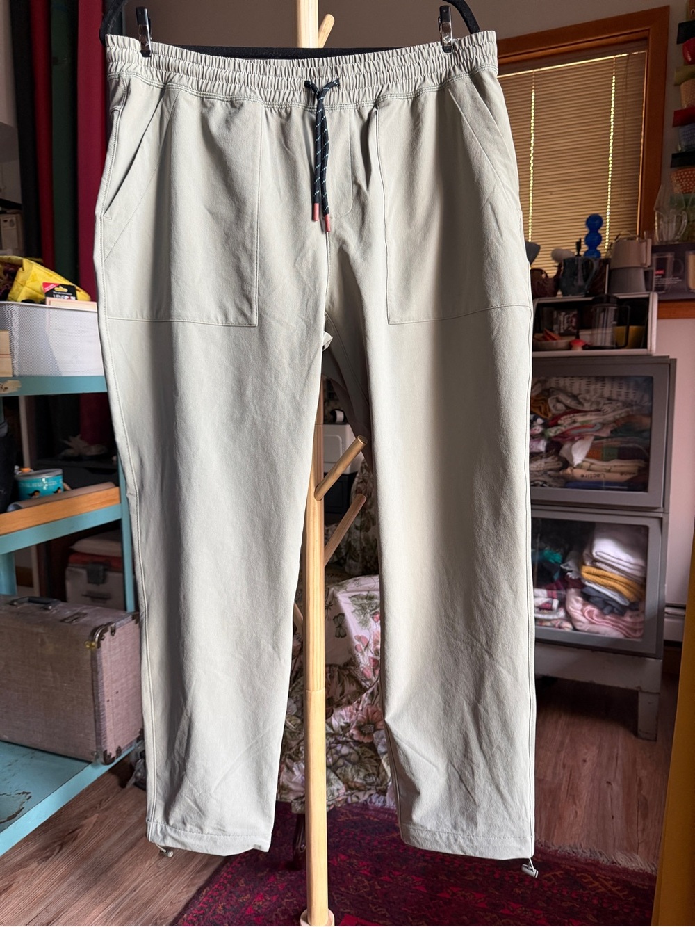 Cotopaxi women's kahki patch pocket performance pants size XL